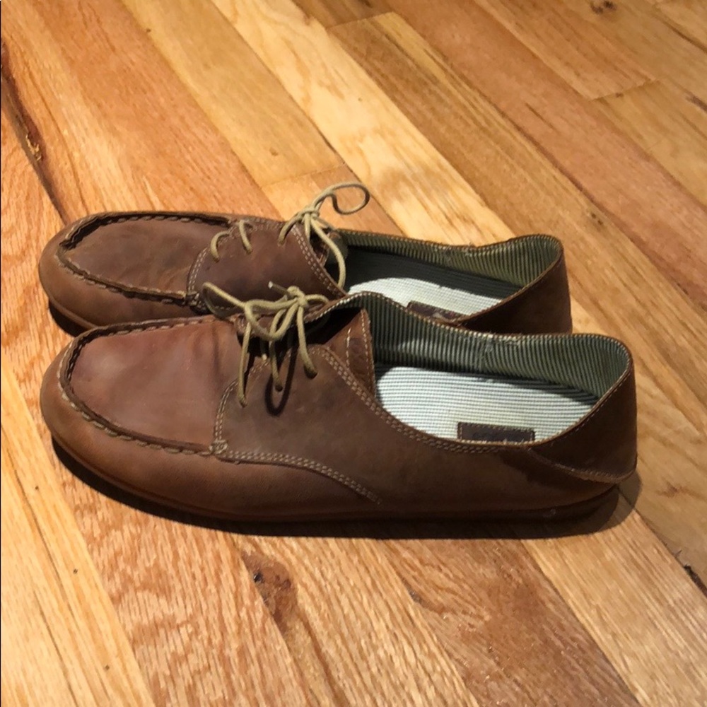 Olukai Womens 10 shoe